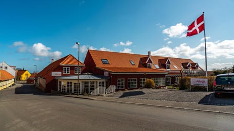 Property building, Facade/entrance, Parking