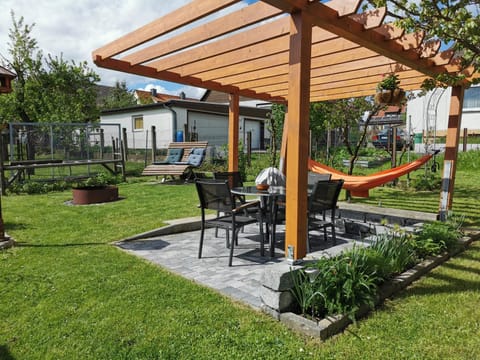 BBQ facilities, Garden, Seating area