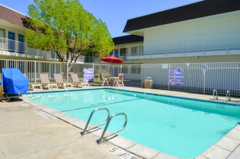 Motel 6-Santa Nella, CA - Los Banos - Interstate 5 Hotel in Sierra Nevada