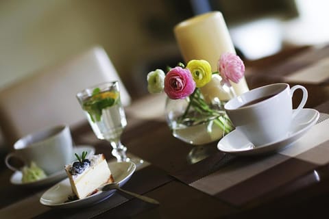 Coffee/tea facilities, View (from property/room), Living room, Decorative detail