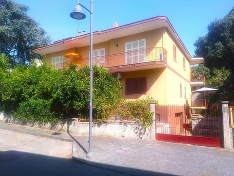 Property building, Inner courtyard view, Parking