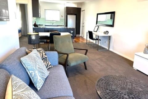 Adelaide Dress Circle Apartments - Archer Street Condo in Adelaide