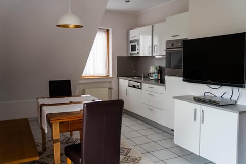 TV and multimedia, Kitchen or kitchenette, Dining area, dishwasher, minibar, oven, pet friendly, stove