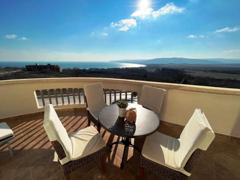 View (from property/room), Balcony/Terrace, Pool view, Sea view