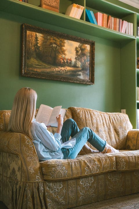 Living room, Decorative detail, Seating area