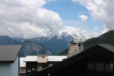 L'ours blanc Apartment in Huez