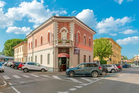 Property building, Neighbourhood, Street view, Parking