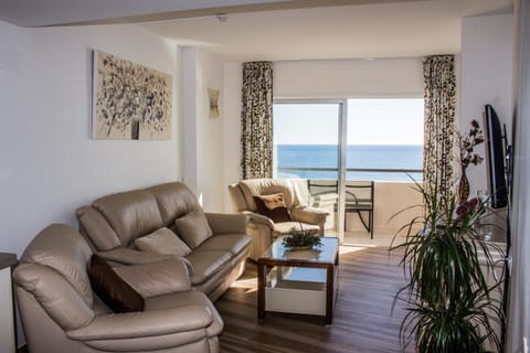 Beachfront apartment in Fuengirola with sea views Condo in Fuengirola