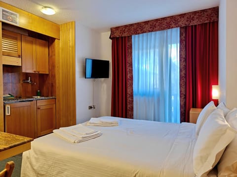 Bed, Kitchen or kitchenette