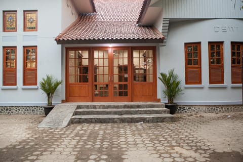 RedDoorz Plus near Pasundan University Bed and Breakfast in Bandung