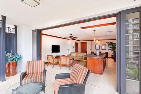 Spacious Fourth Floor Villa with Pool View - Ocean Tower at Ko Olina Beach Villas Resort Villa in Oahu