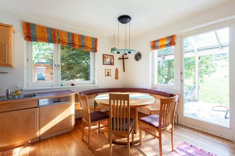 Kitchen or kitchenette, Decorative detail, Seating area