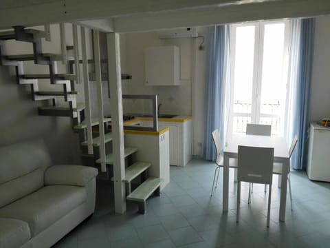 VisitPonza - Trilocale sul corso Apartment in Ponza