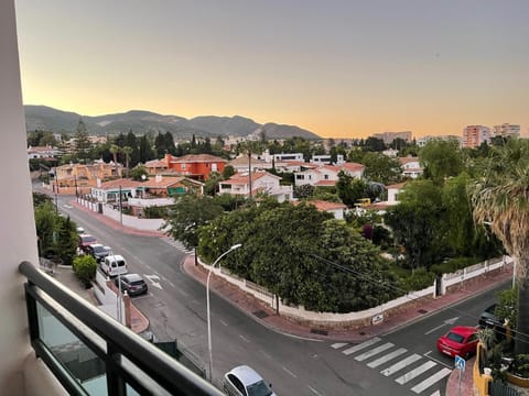 Property building, Day, Neighbourhood, Natural landscape, Balcony/Terrace, City view, Mountain view, Street view, Parking