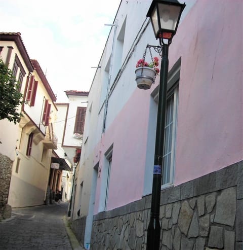 Facade/entrance, Neighbourhood