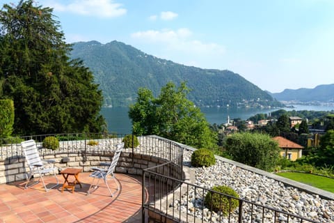 Natural landscape, View (from property/room), Balcony/Terrace, Lake view, Mountain view