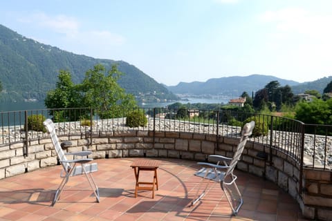 Natural landscape, View (from property/room), Balcony/Terrace, Lake view, Mountain view