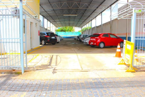 Patio, Parking