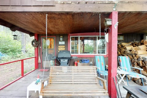 The Creekside Cabin House in Valley County