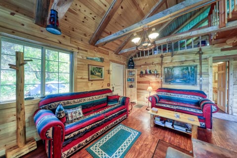 The Creekside Cabin House in Valley County