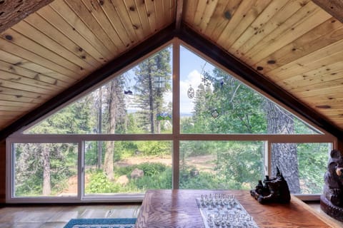 The Creekside Cabin House in Valley County