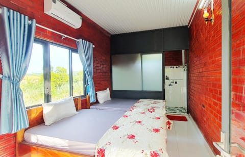 Bed, Photo of the whole room, Bedroom, air conditioner