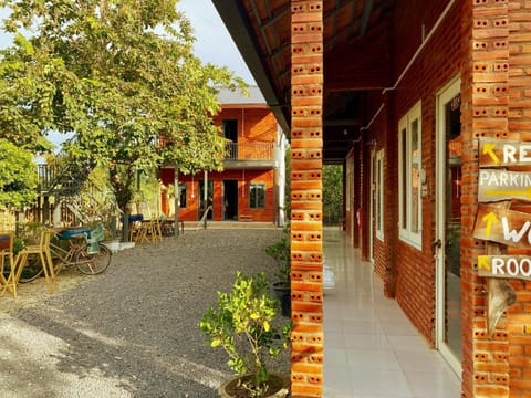 Property building, Day, Garden, Garden view