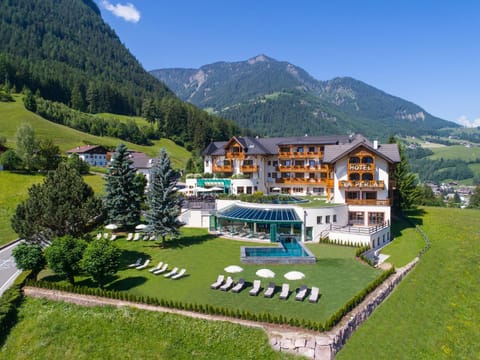 Bird's eye view, Garden view, Pool view
