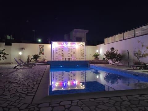 Night, Pool view