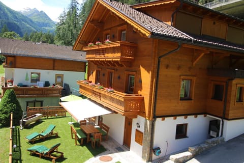 Facade/entrance, BBQ facilities, Garden