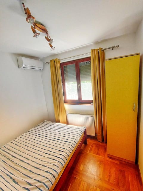 Bed, Photo of the whole room, Bedroom, internet, wardrobe, air conditioner