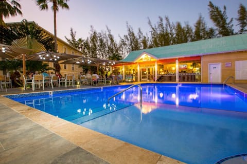 Sunshine Suites Resort Hotel in Grand Cayman