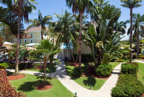 Sunshine Suites Resort Hotel in Grand Cayman