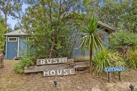 Lorne Bush House Cottages & Eco Retreats Lodge nature in Lorne