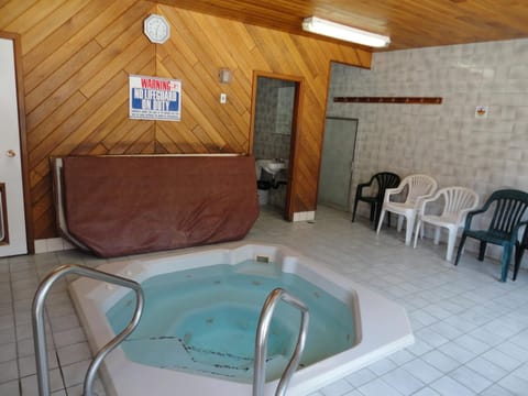 Falcon Resort Motel in Osoyoos