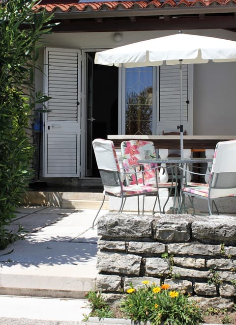 Facade/entrance, Balcony/Terrace