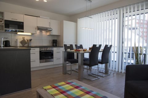 Kitchen or kitchenette, Seating area, Dining area, minibar, pet friendly, stove