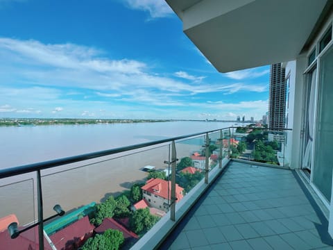 View (from property/room), Balcony/Terrace, River view