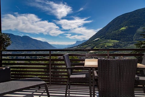 Natural landscape, View (from property/room), Balcony/Terrace, City view, Mountain view