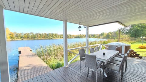 Natural landscape, View (from property/room), Balcony/Terrace, Lake view