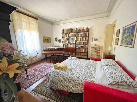 Library, Photo of the whole room, Bedroom