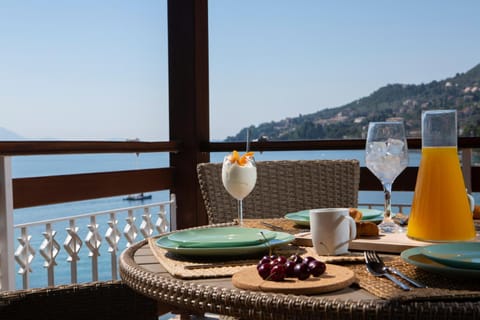 Balcony/Terrace, Dining area, Garden view, Sea view