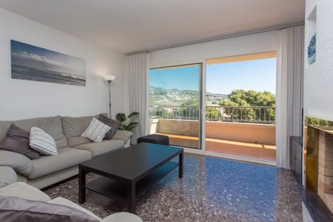 Tranquilidad junto al mar con piscina Condo in Maresme