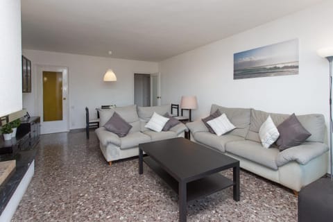 Tranquilidad junto al mar con piscina Condo in Maresme