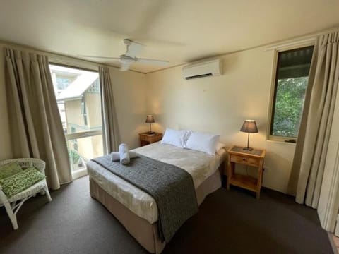 The Hastings Beach Houses Flat hotel in Noosa Heads