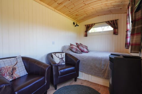 The Laburnum Retreat Shepherd Hut private hot Tub Nature lodge in Staffordshire Moorlands District