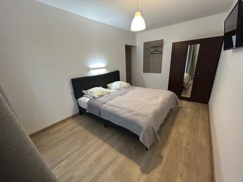 Bed, TV and multimedia, Photo of the whole room, Bedroom, wardrobe