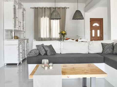 Maria Seaview Villa near Naousa House in Paros, Greece