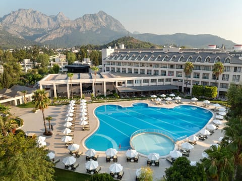 Property building, Bird's eye view, Swimming pool