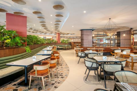 Restaurant/places to eat, Food and drinks, Seating area